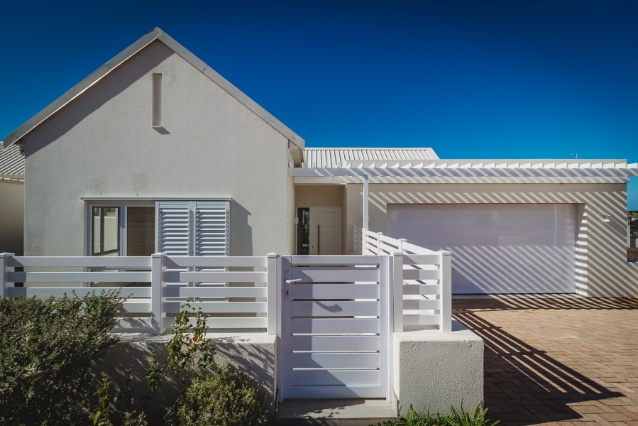 3 Bedroom Property for Sale in Kraaibosch Western Cape